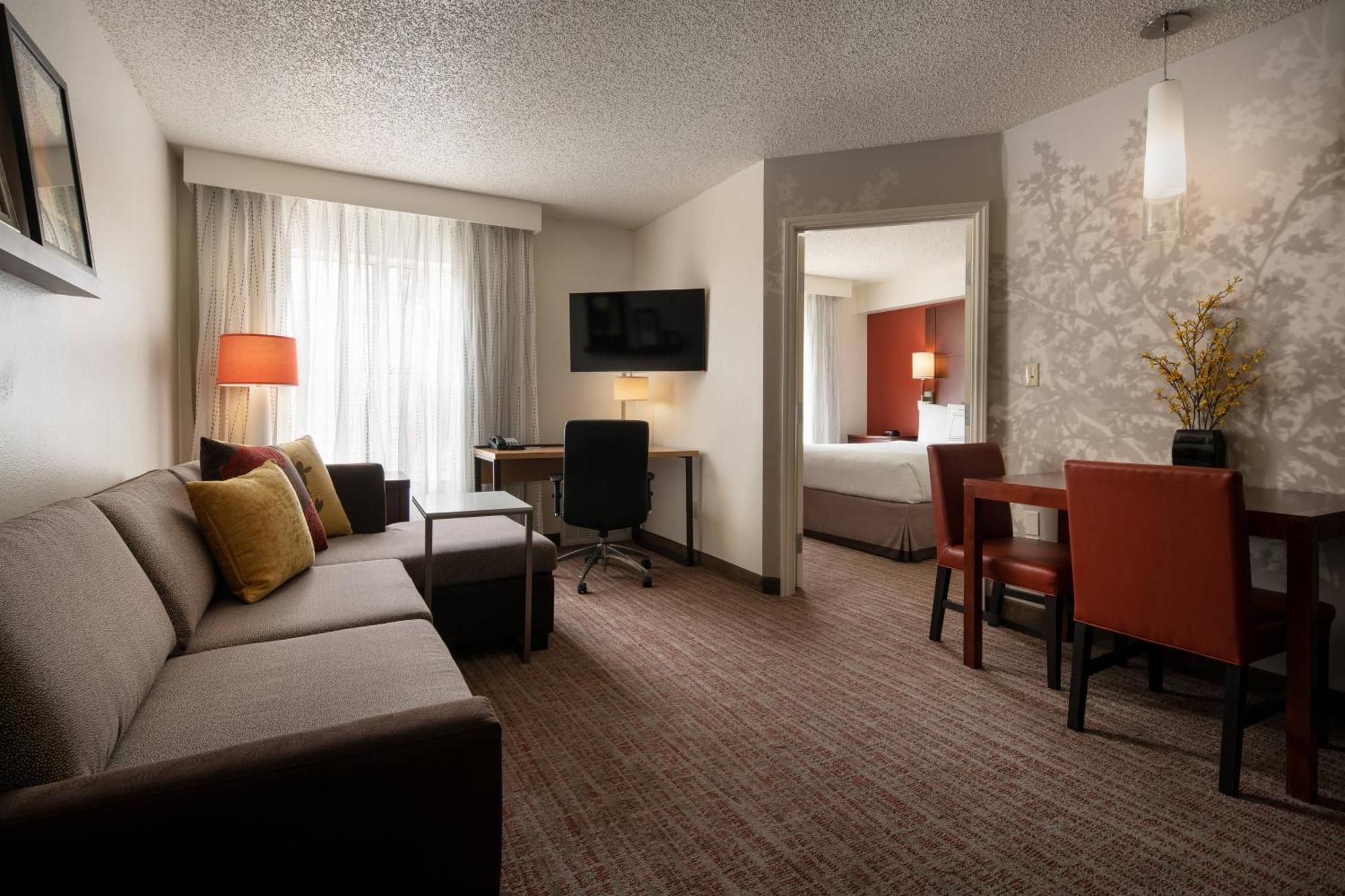 One-Bedroom Suite,1636762443:JPEG