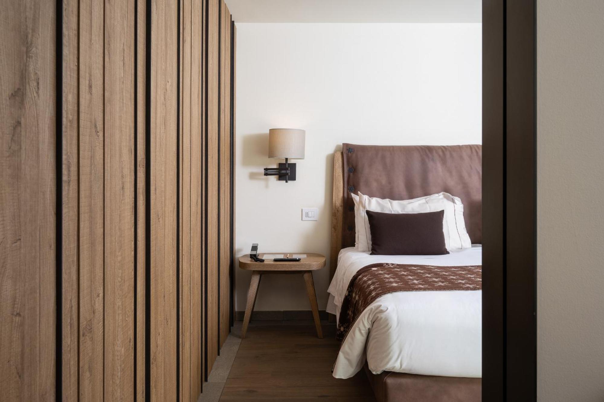 Double or Twin Comfort Room with Mountain View