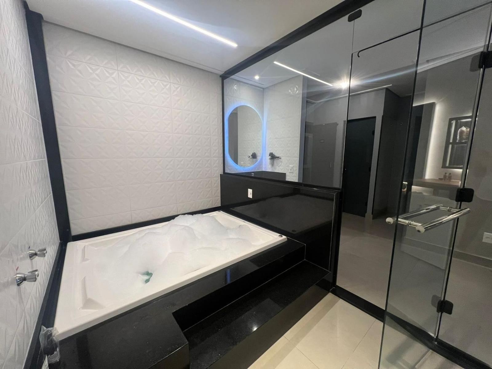Suíte Deluxe com Banheira de Hidromassagem