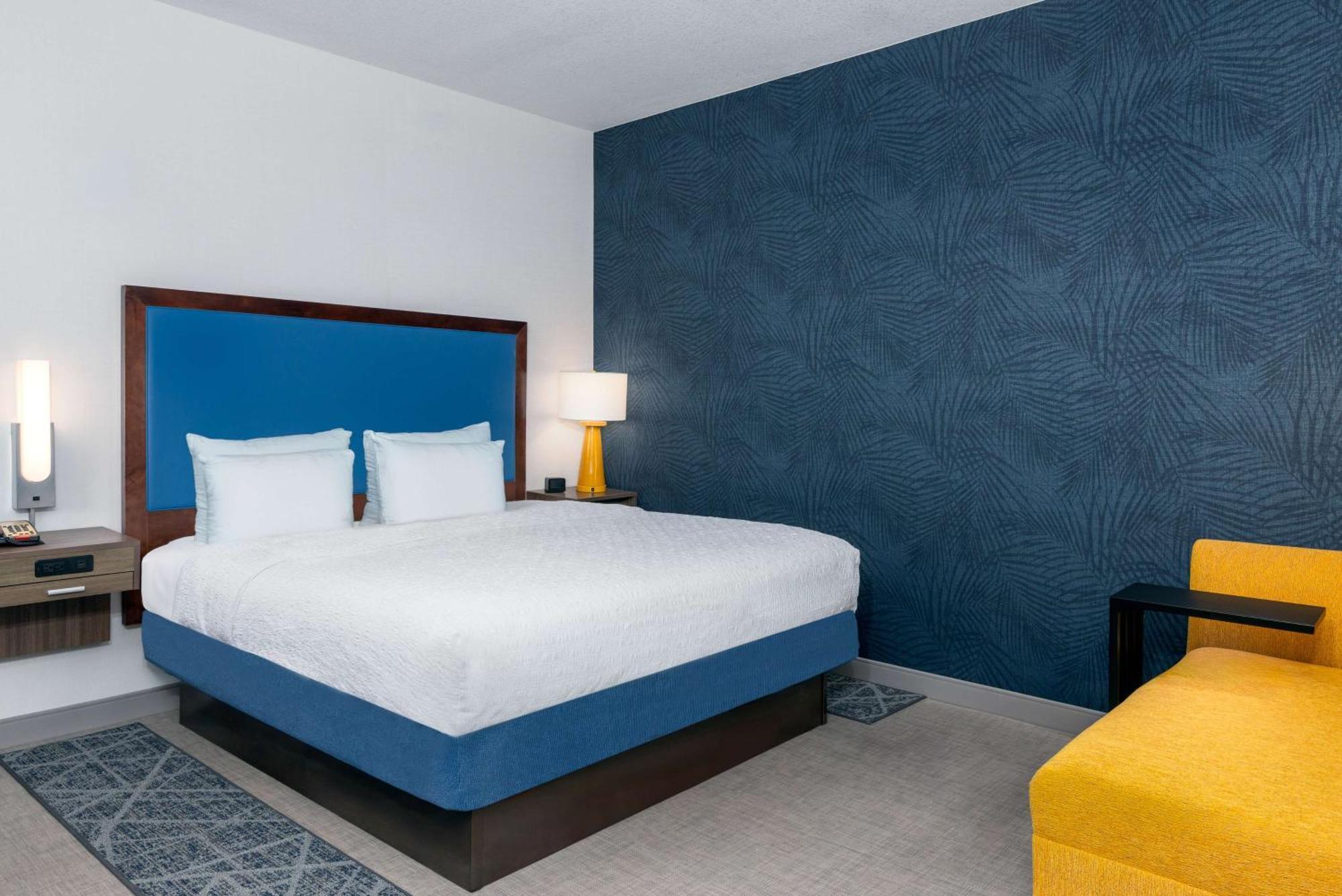 King Room Hearing Accessible with Beach View - Non-Smoking