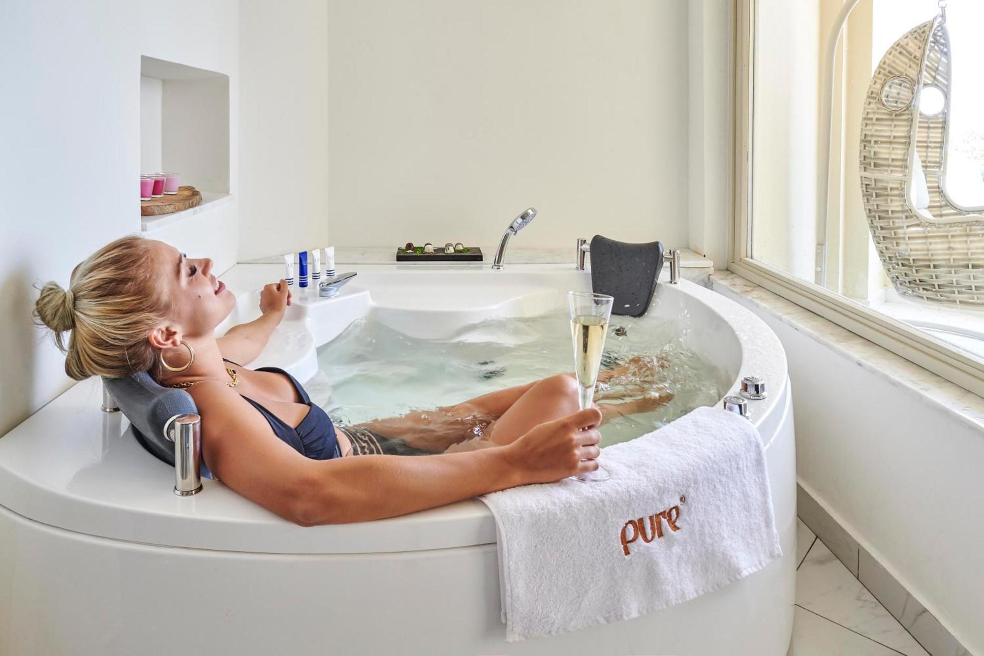 Jacuzzi Suite,1452216382:JPEG