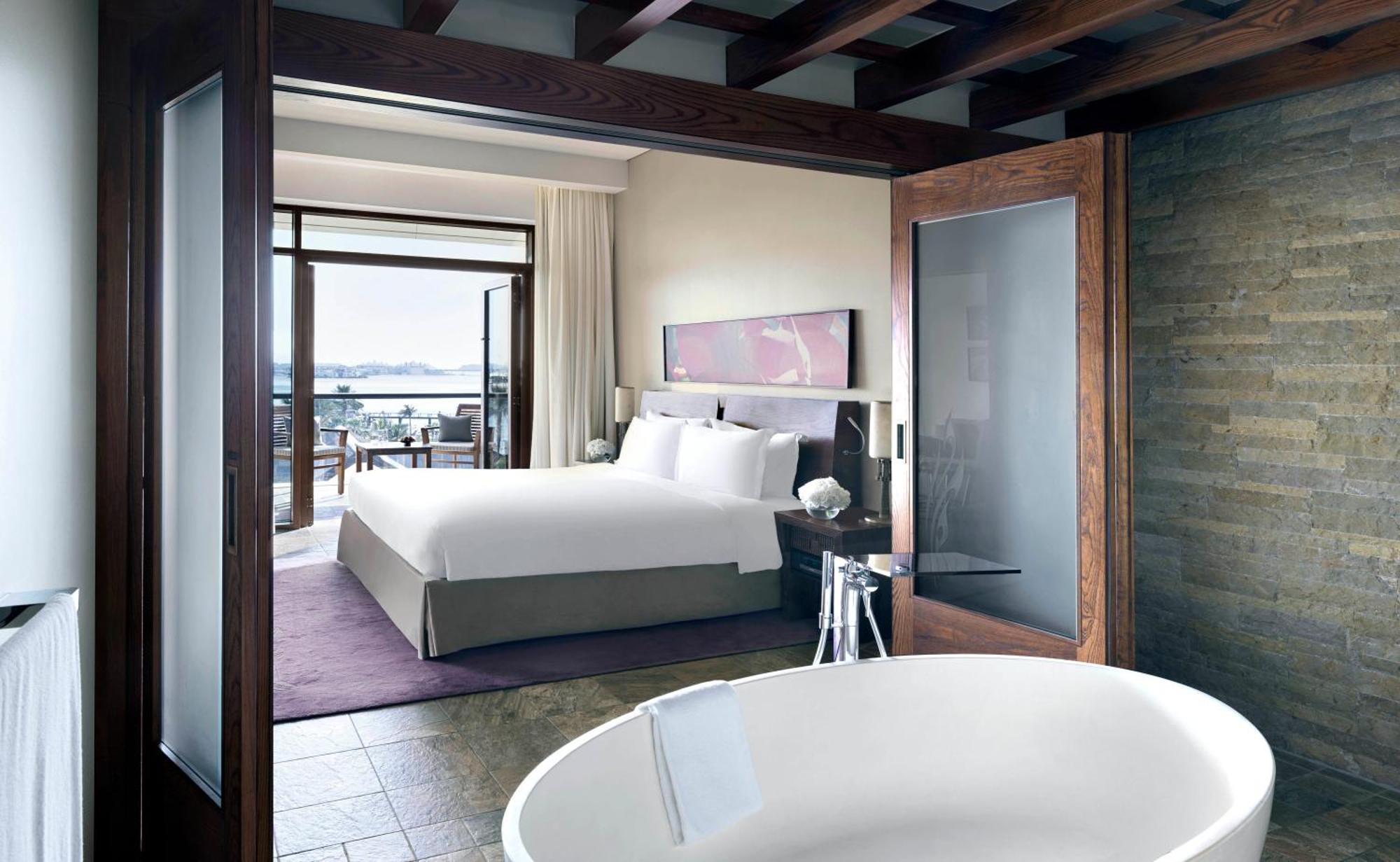 Junior King Suite with Sofa Bed, Private Balcony and Sea View - Club Access