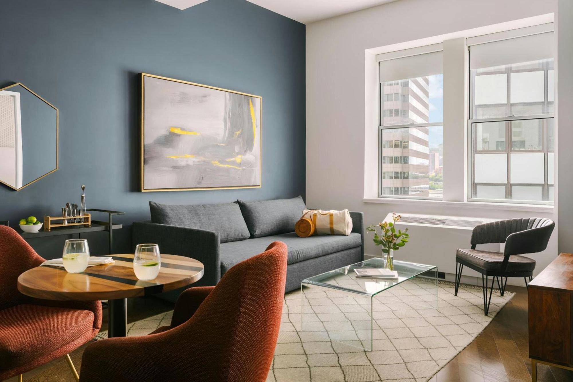 One-Bedroom Superior Apartment Queen Sofa Bed