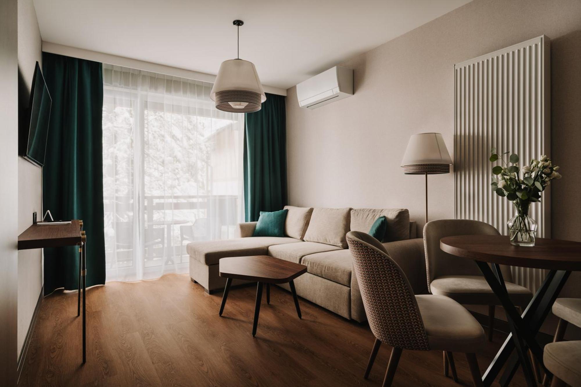 Deluxe Room**** with air-condition