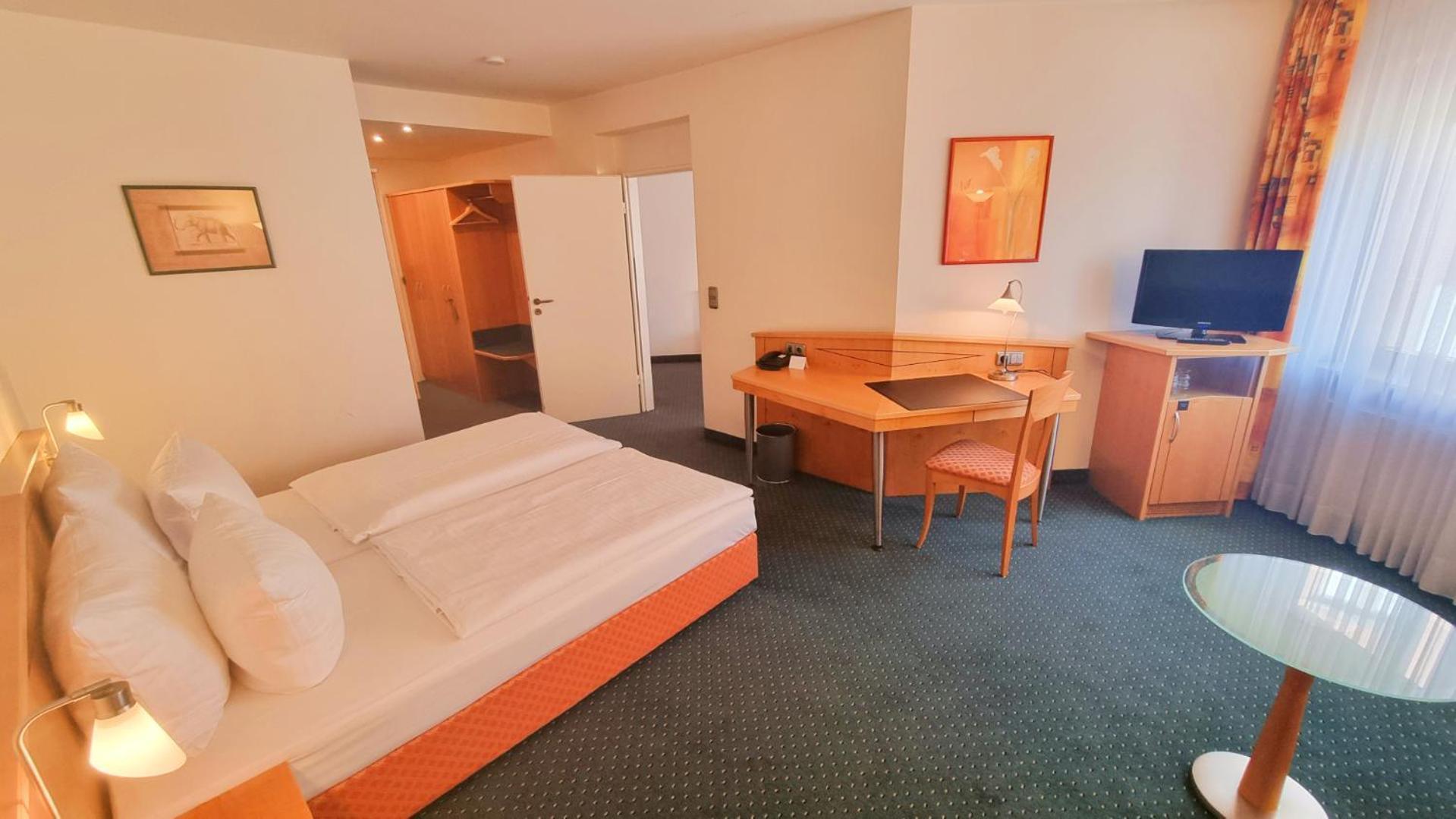 Family Room,1679561877:JPEG