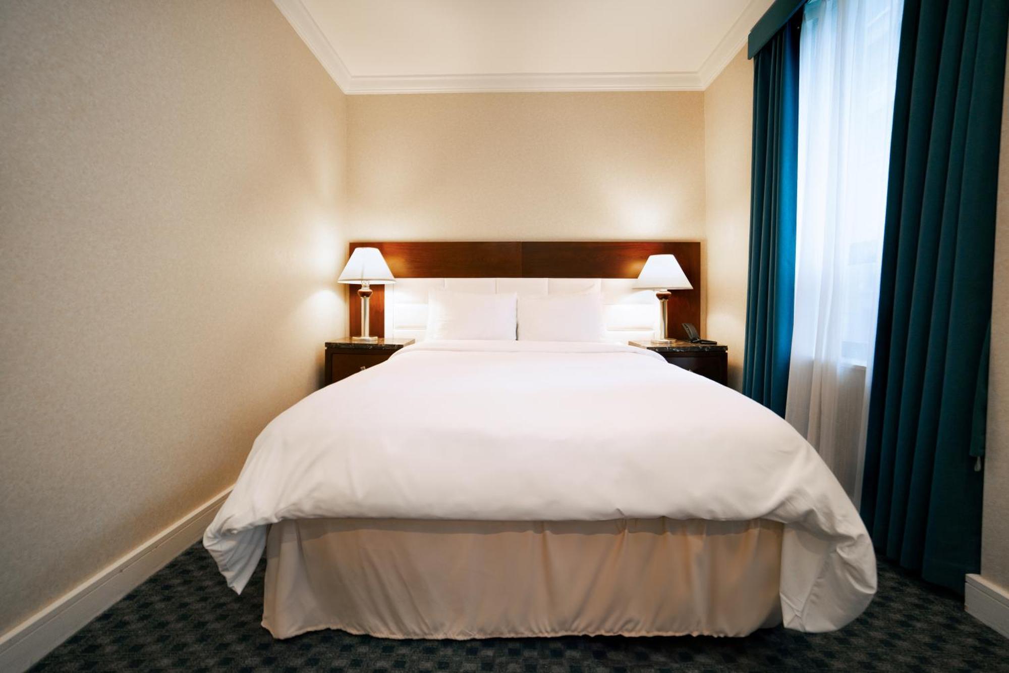 City View - 1 Queen Bed,1687452997:JPEG