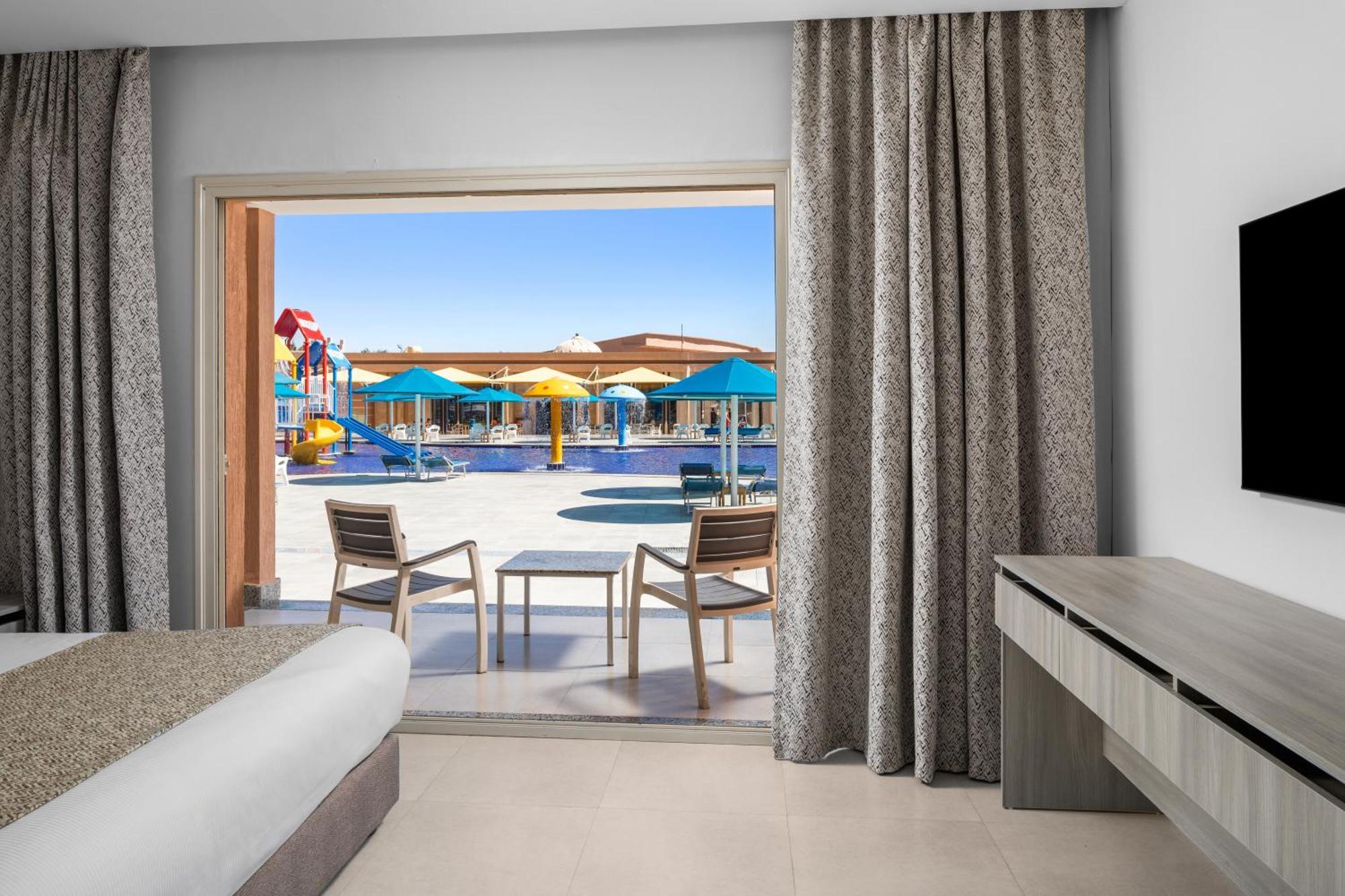 Bangalô Família com Vista da Piscina
