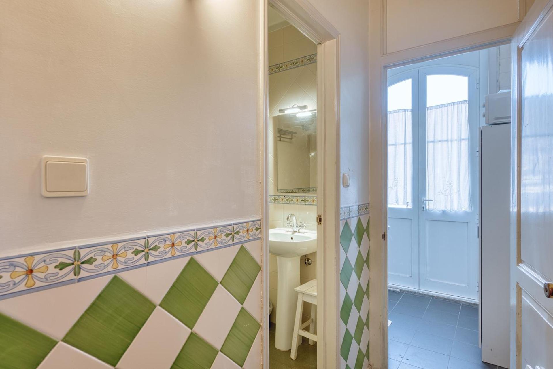 Twin Room with Shared Bathroom,1697930877:JPEG