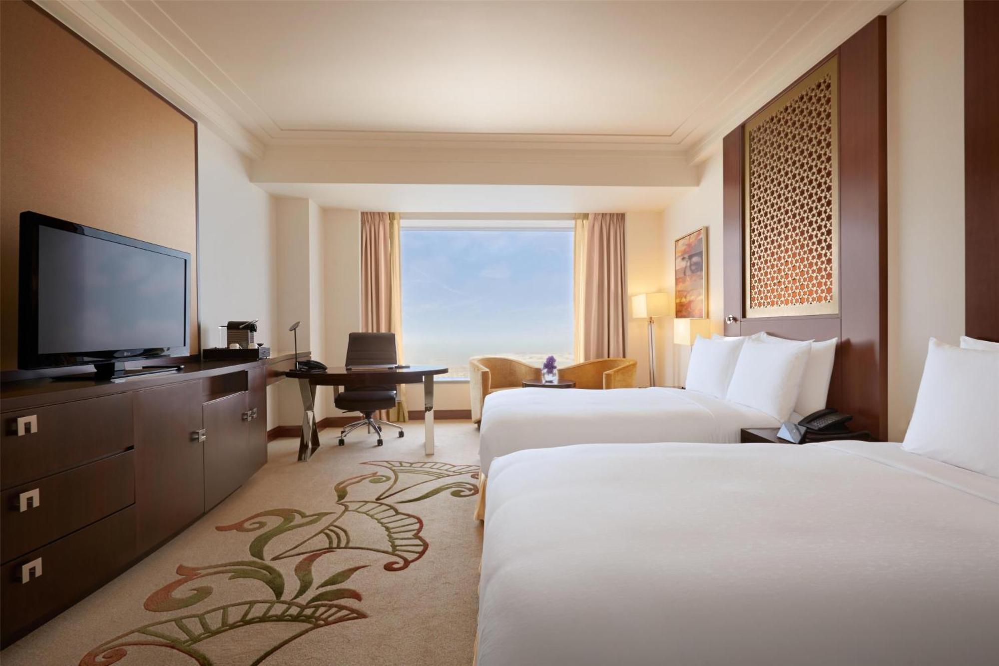 Chambre Double de Luxe avec 2 Lits Doubles et Vue sur la Mer