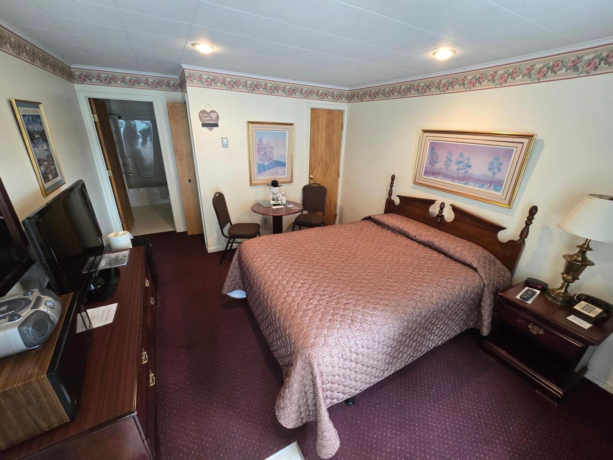 Queen Room,1698221945:JPEG