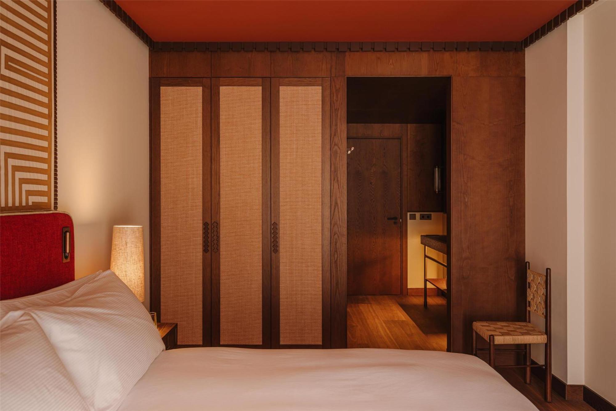 Habitación con cama extragrande - Cáceres con acceso al spa