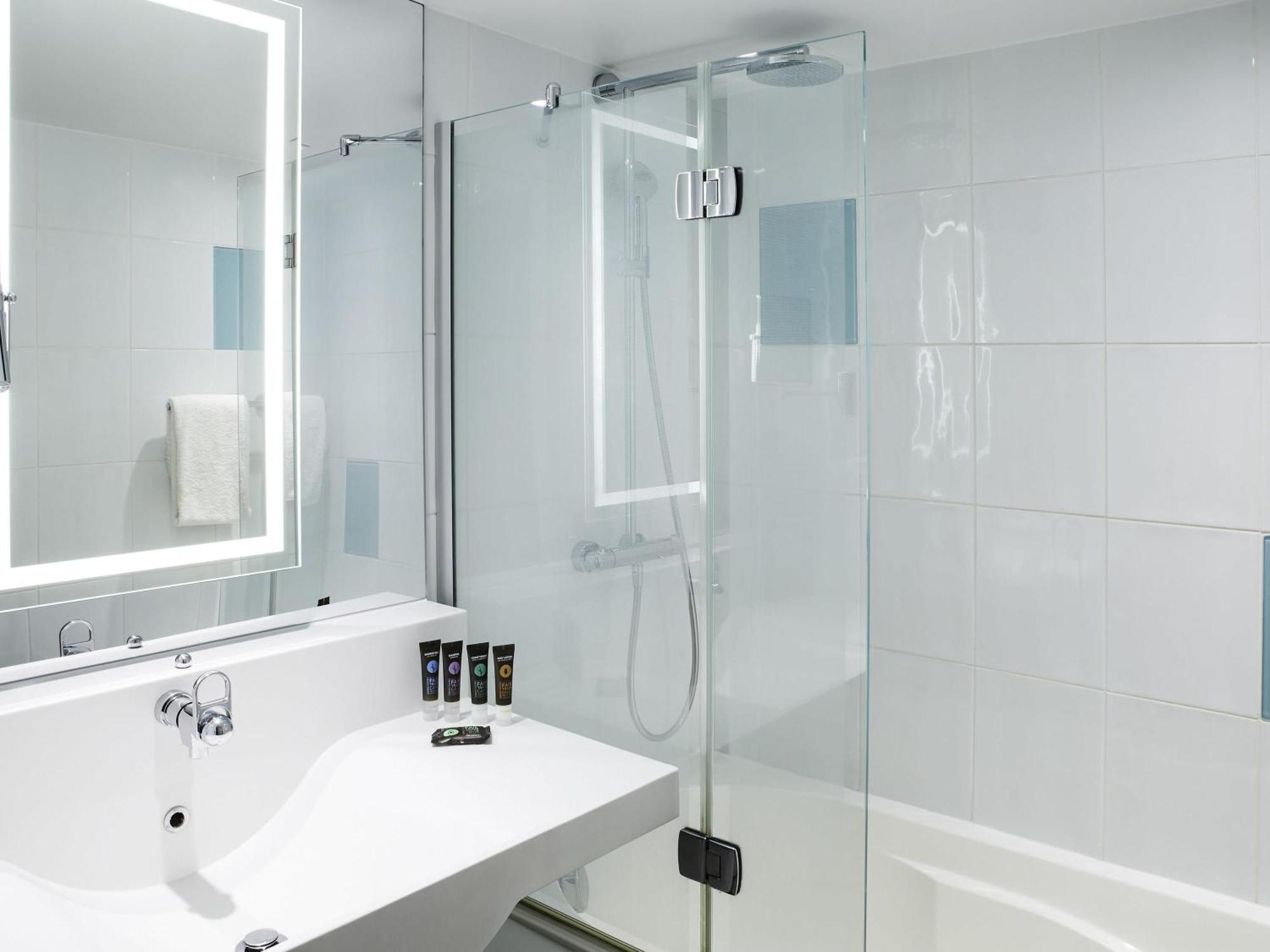 Superior Room with 1 Queen size bed + convertible sofa,1704827346:JPEG