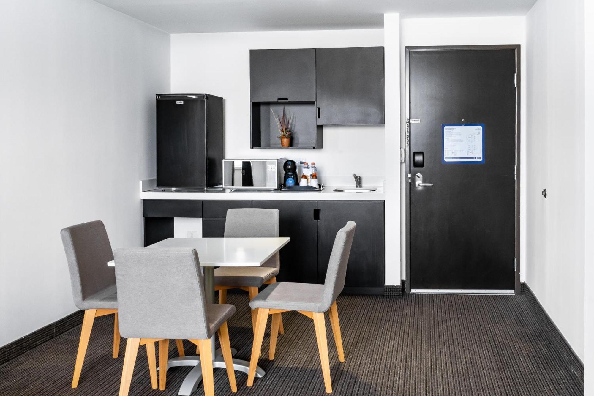 Business Suite - Non/Smoking