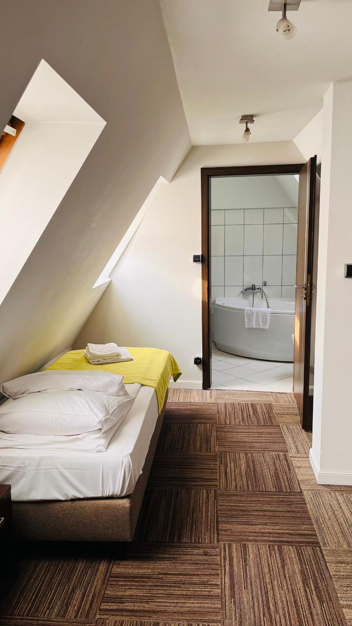 Superior Quadruple Room,1730030866:JPEG