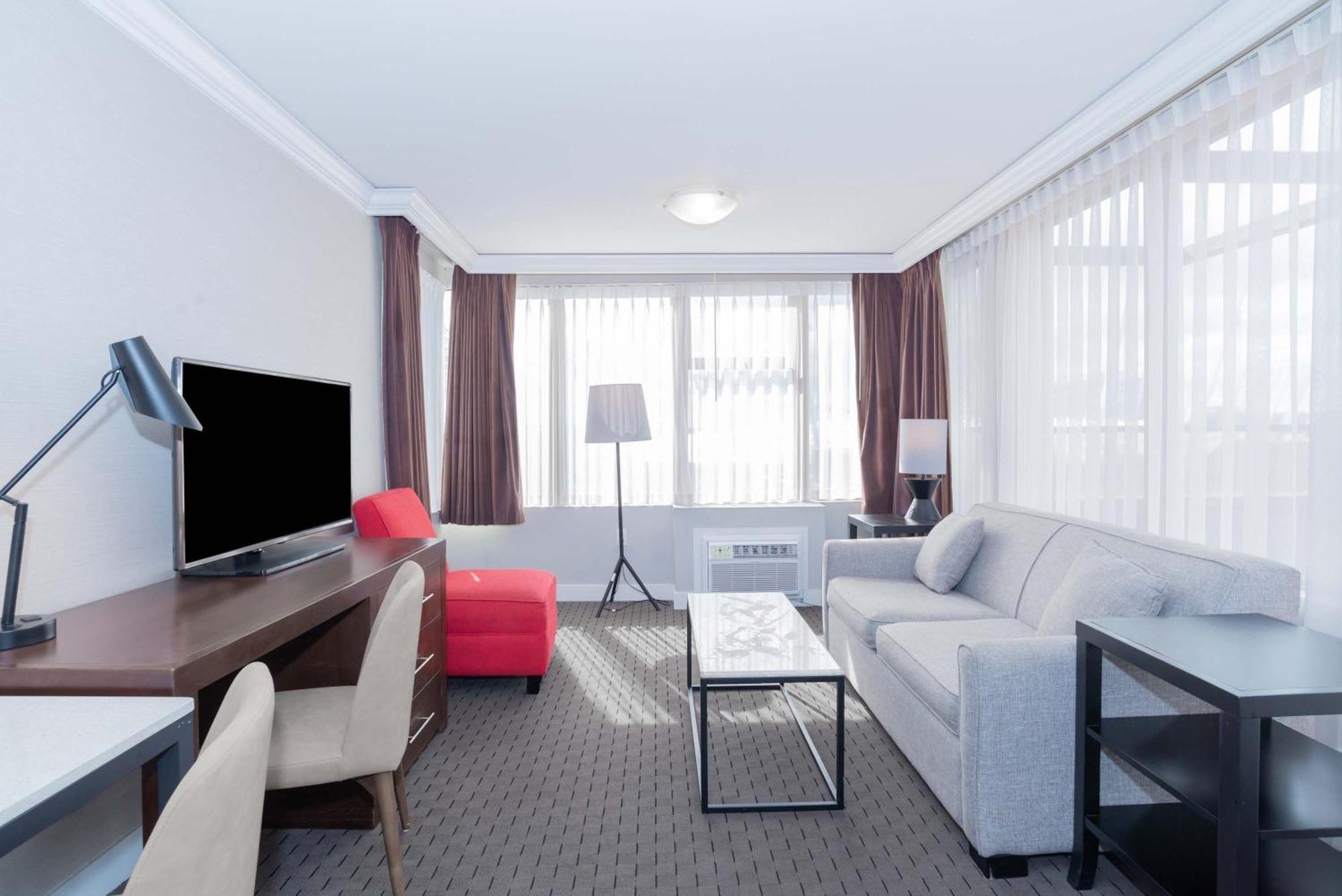 Standard Suite, 1 King Bed, Kitchenette, South Tower,1742650426:JPEG