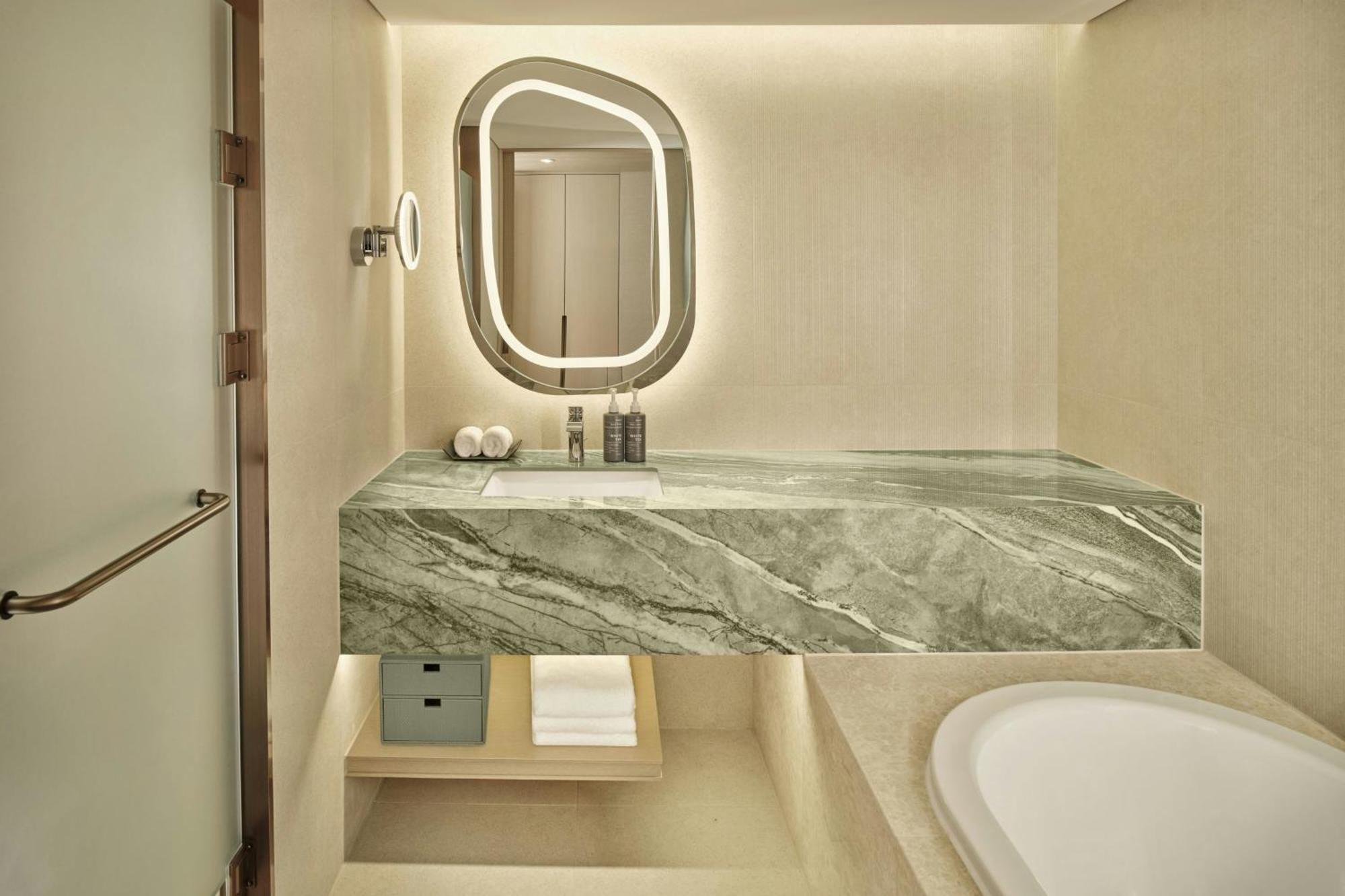 High Floor Guest Room, Guest room, 1 King