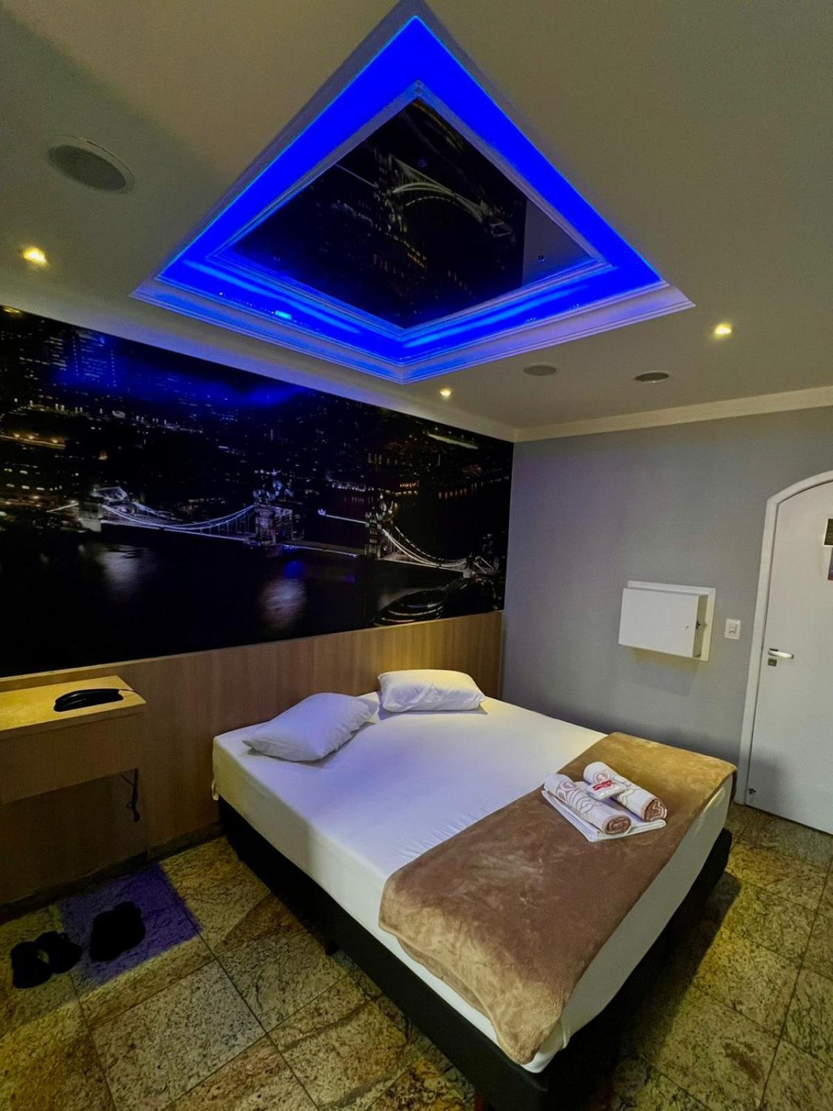 Quarto Twin Standard