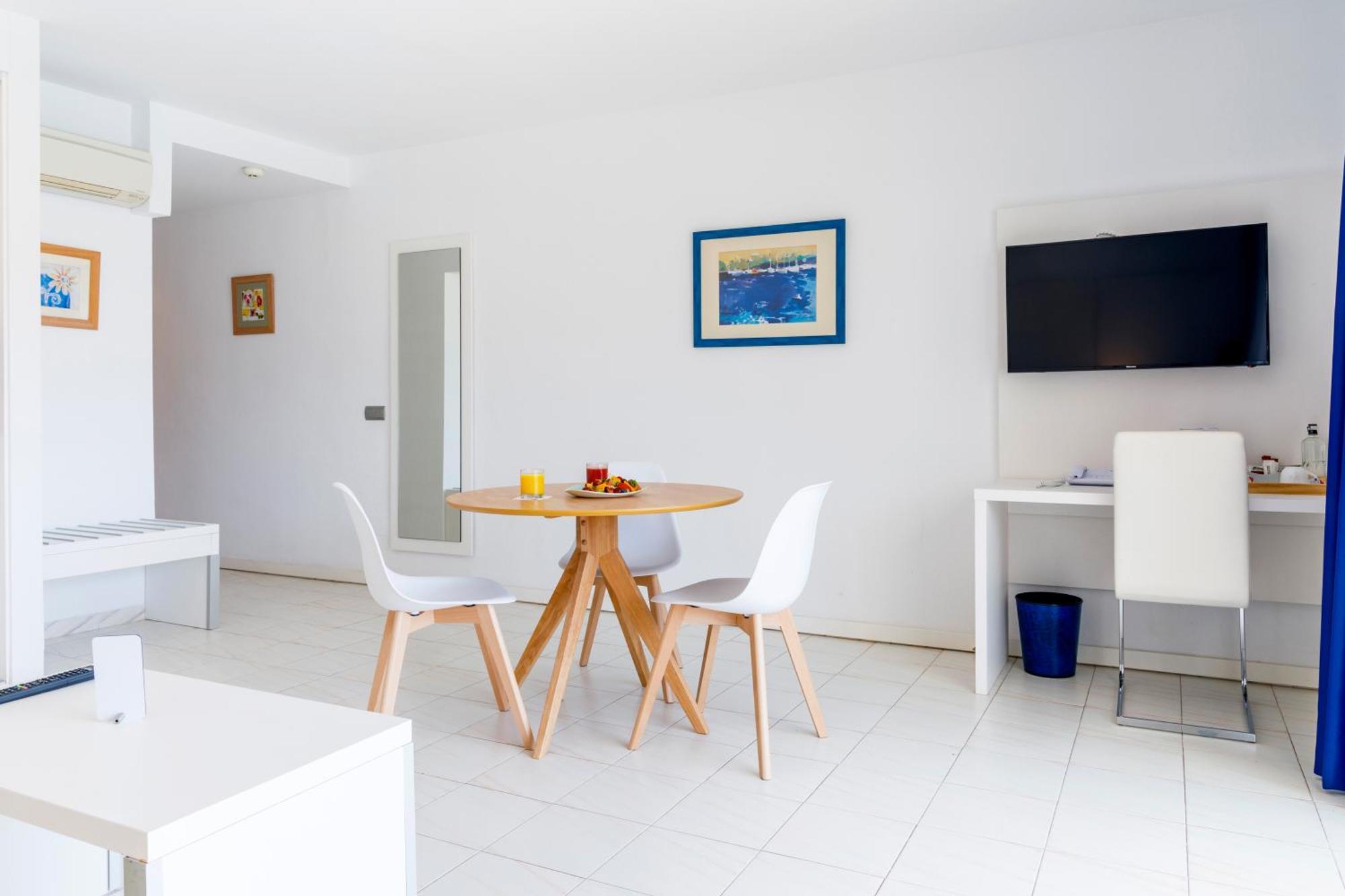 Two-Bedroom Apartment,1665428895:JPEG