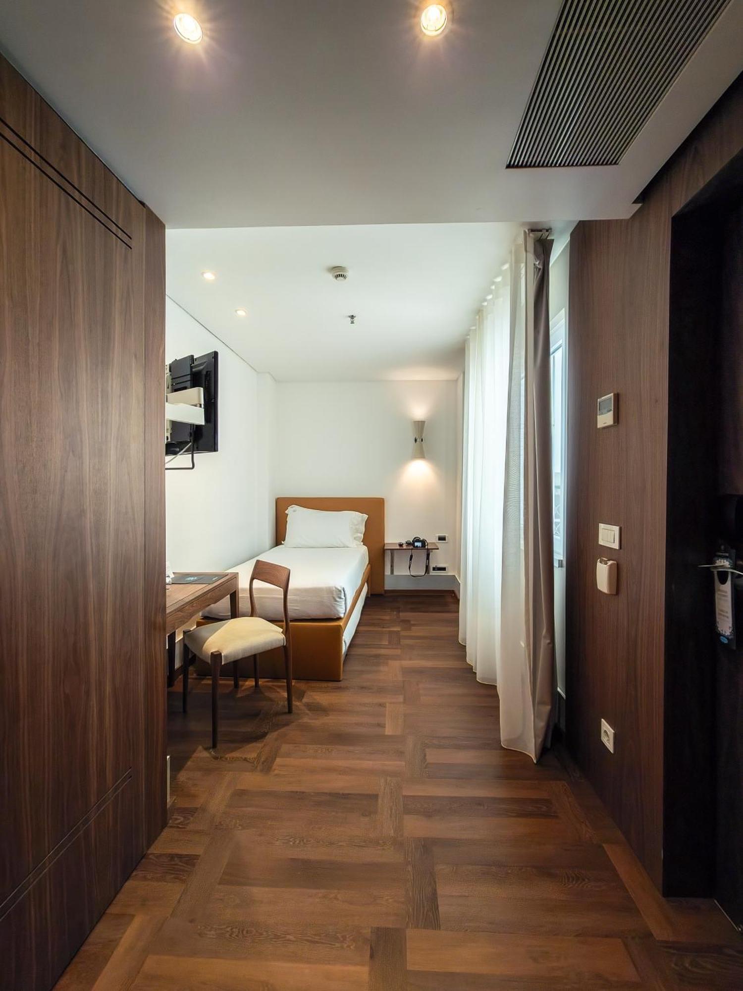 Single Room,1758348894:JPEG