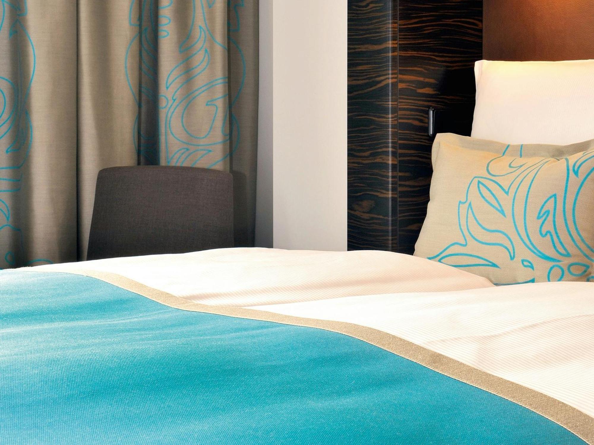 Room King Size bed