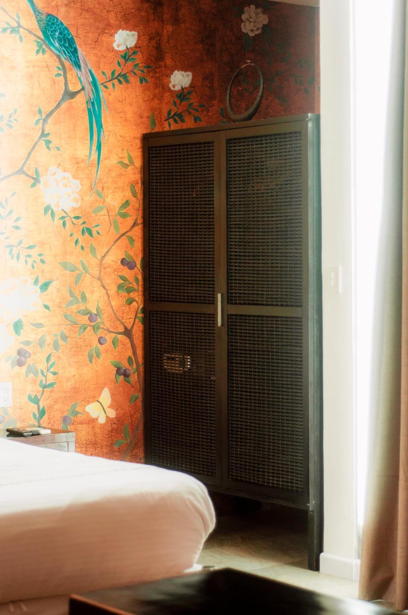 Deluxe Room (2 Adults + 1 Child)