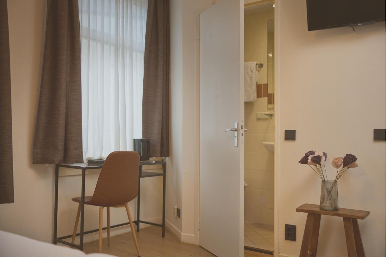 Twin Room,1756497931:JPEG