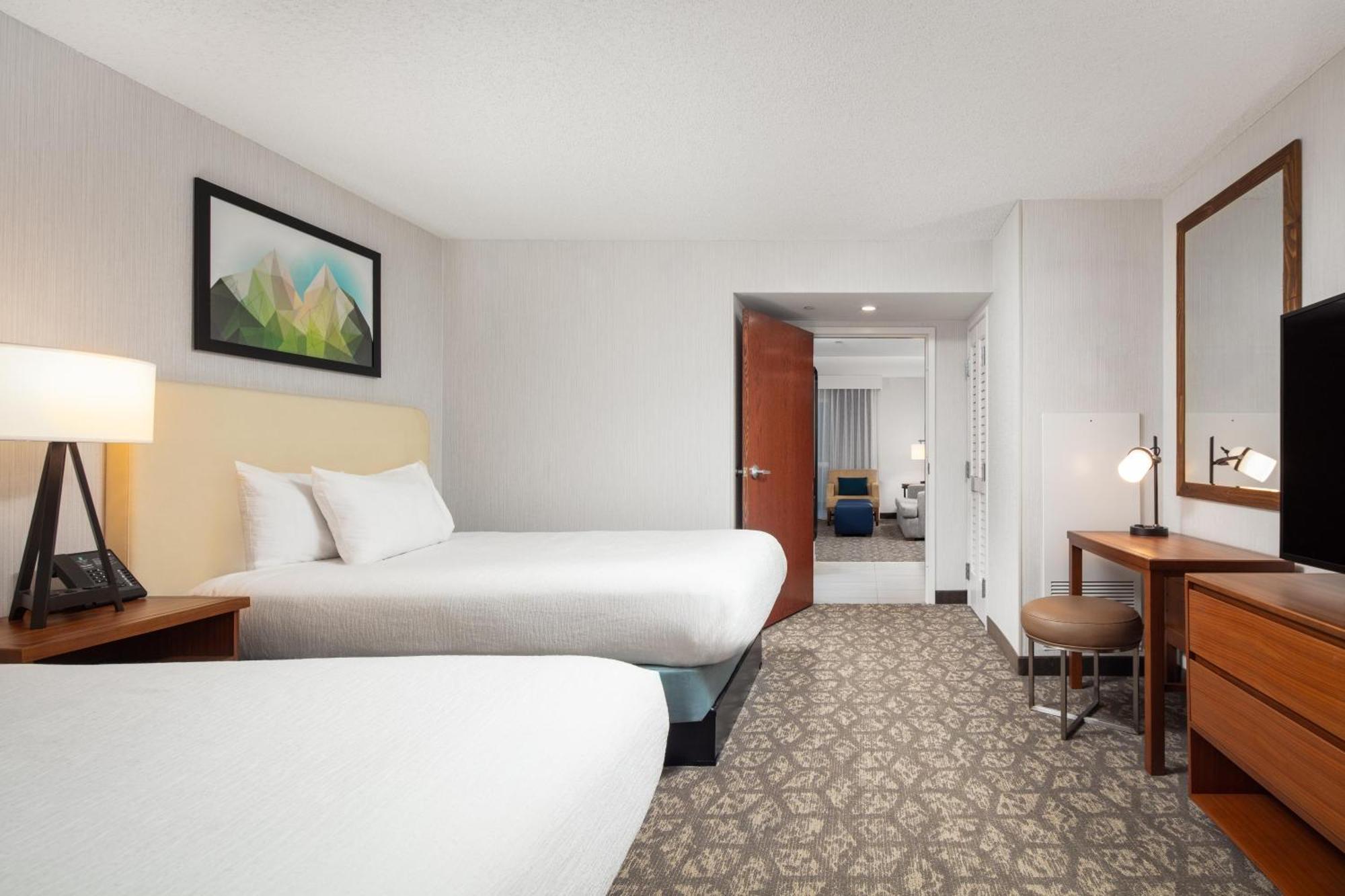 One-Bedroom Suite Mobility Access or Bath Tub