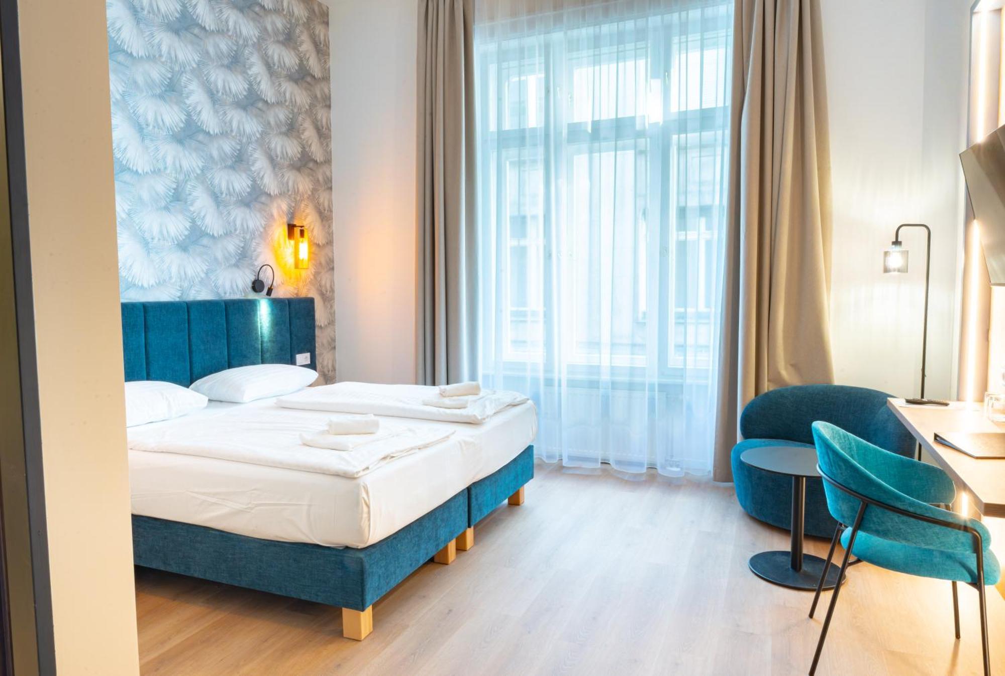 Deluxe Tweepersoonskamer met 1 of 2 Bedden en Uitzicht op de Straat