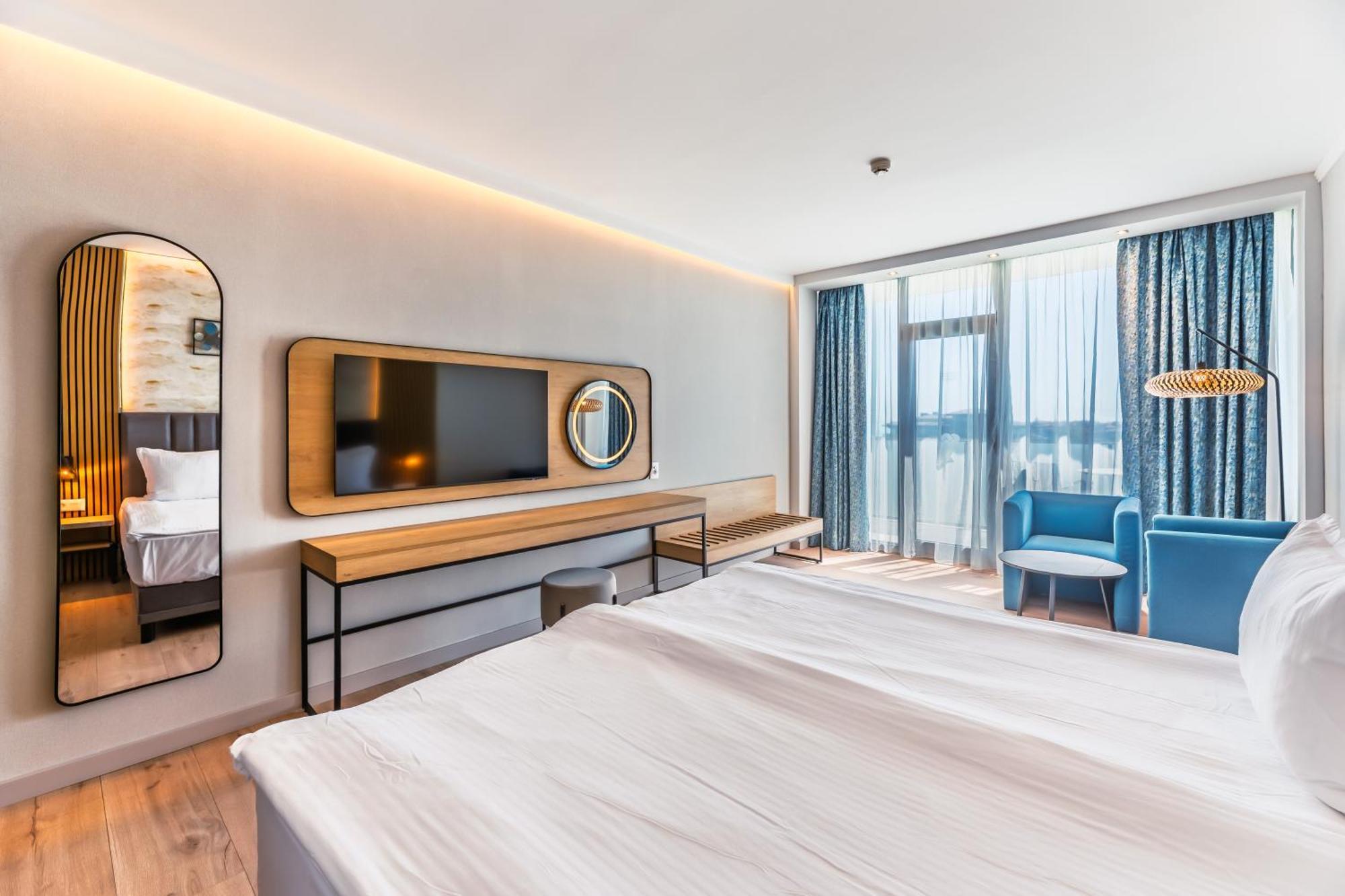 Deluxe Doppelzimmer mit seitlichem Meerblick