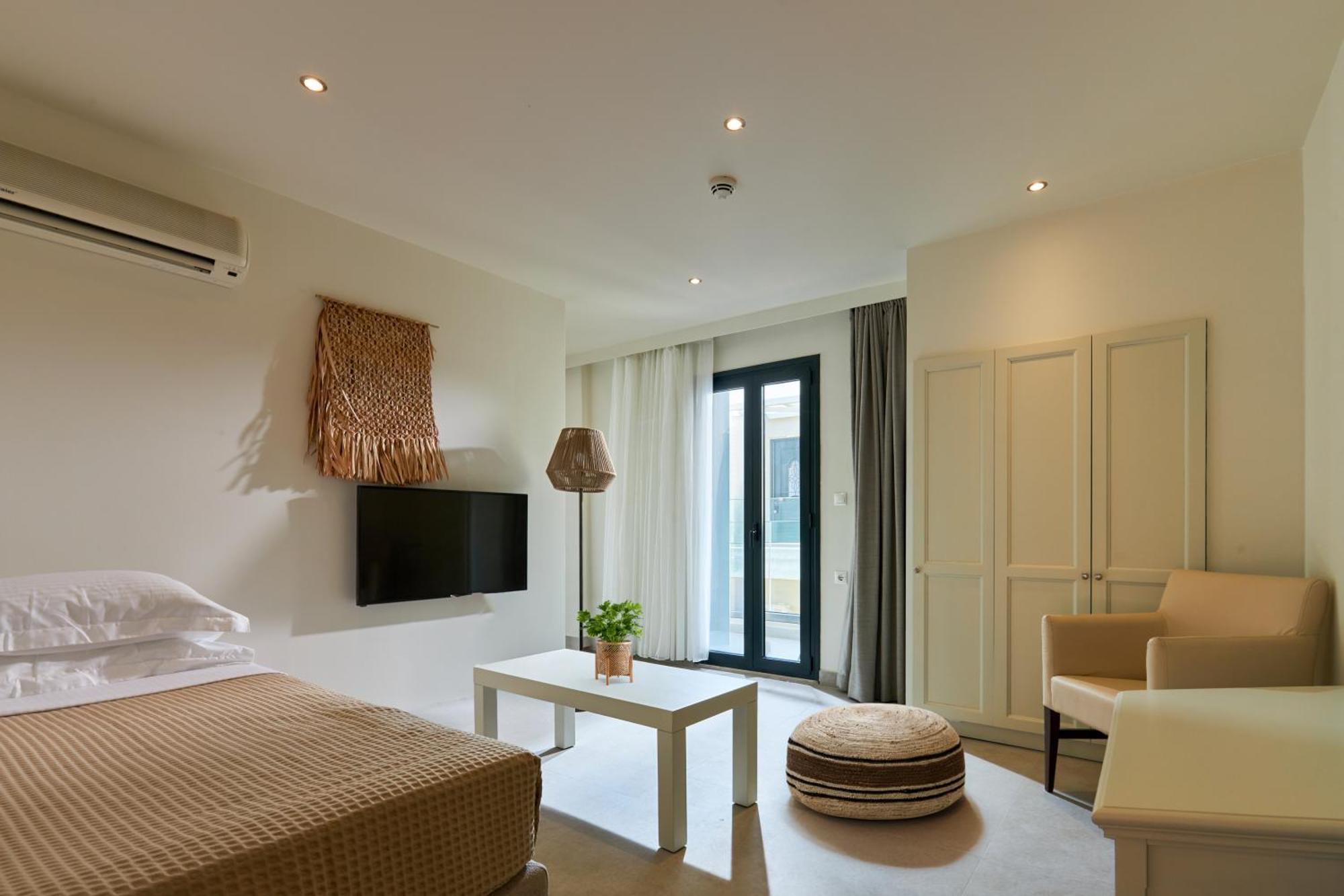 Standard Suite with Urban View