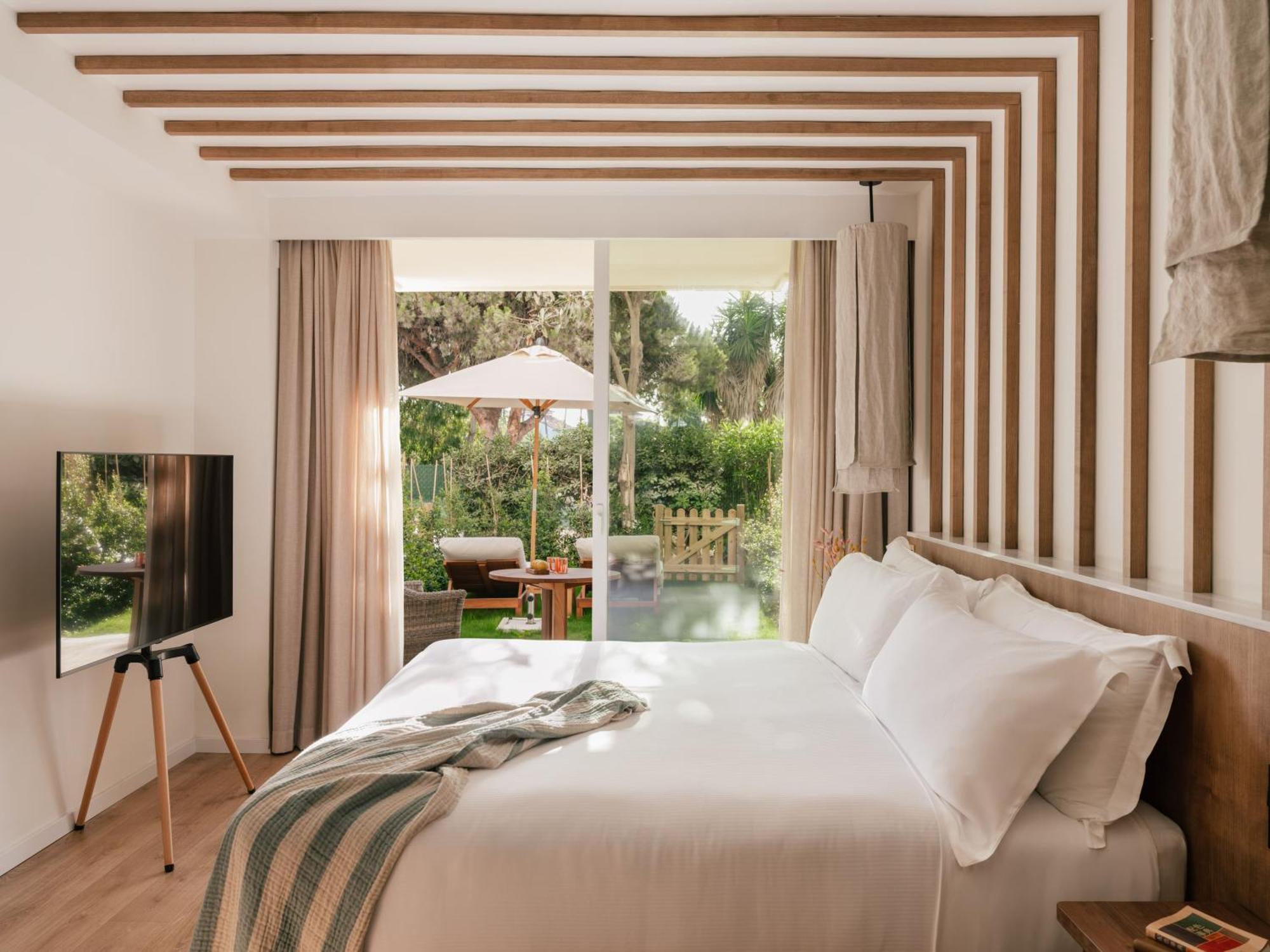 Extra ME + Junior Suite with Private Garden