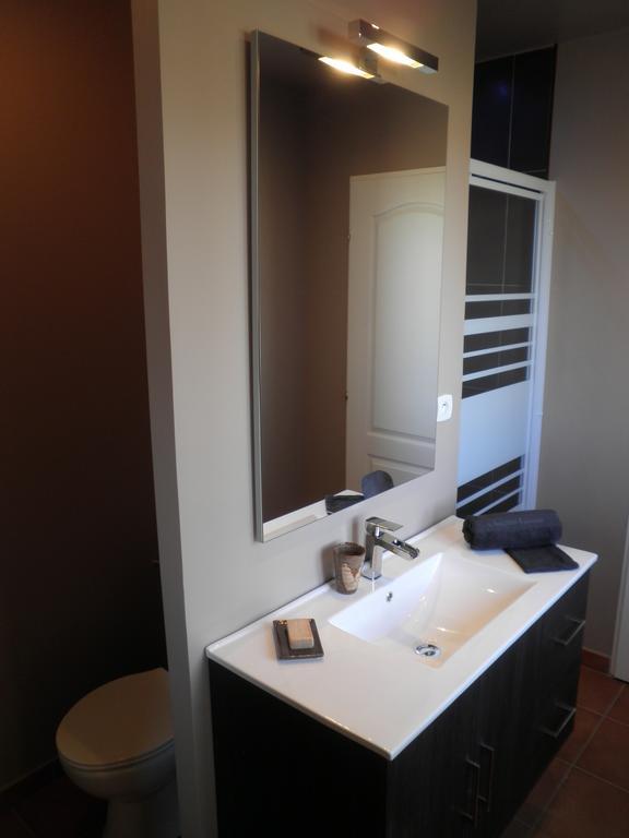 Chambre Lit Queen-Size - Vue sur Piscine