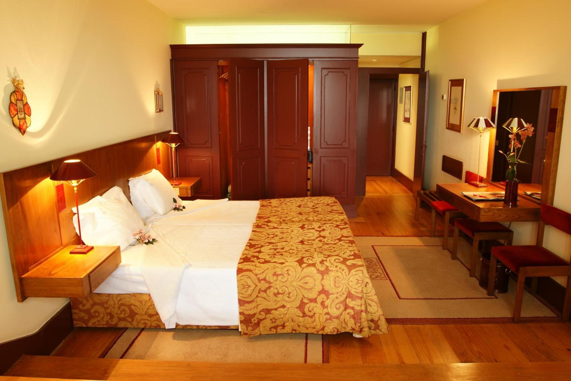 Chambre Familiale (2 Adultes et 1 Enfant de moins de 12 ans)