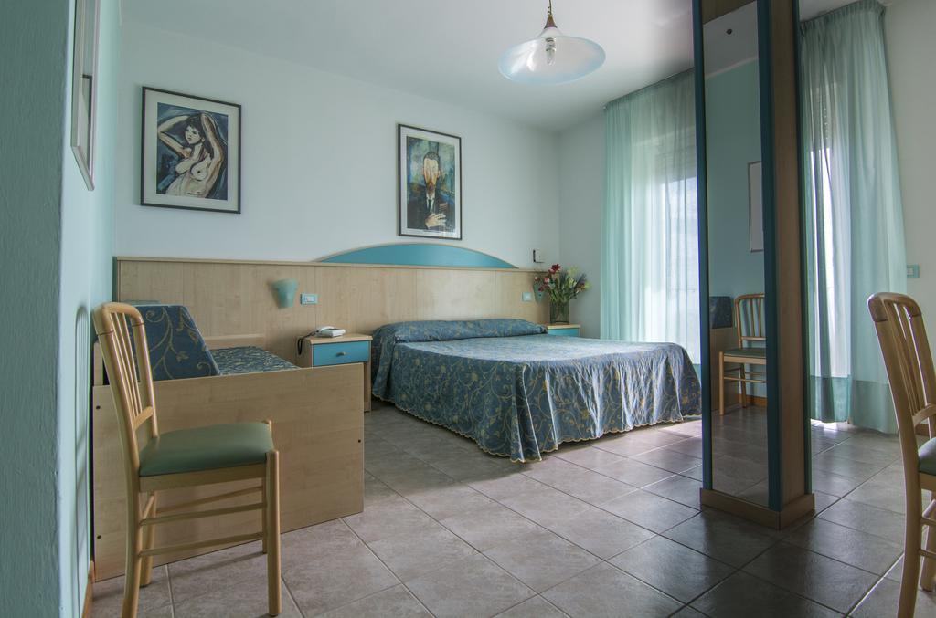 Triple Room with Terrace and Sea View,559084056:JPEG