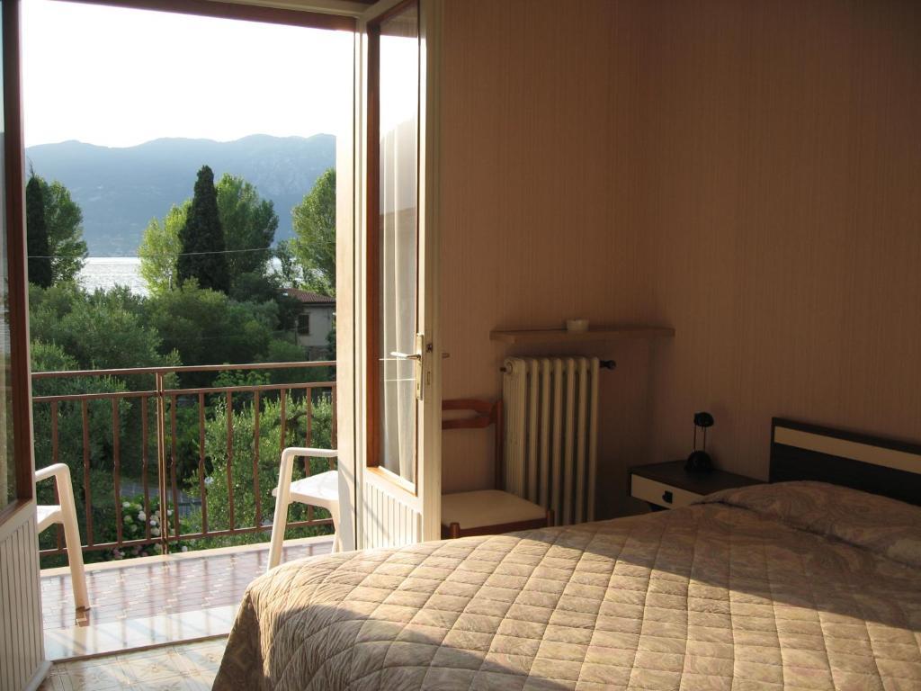 Double or Twin Room with Lake View