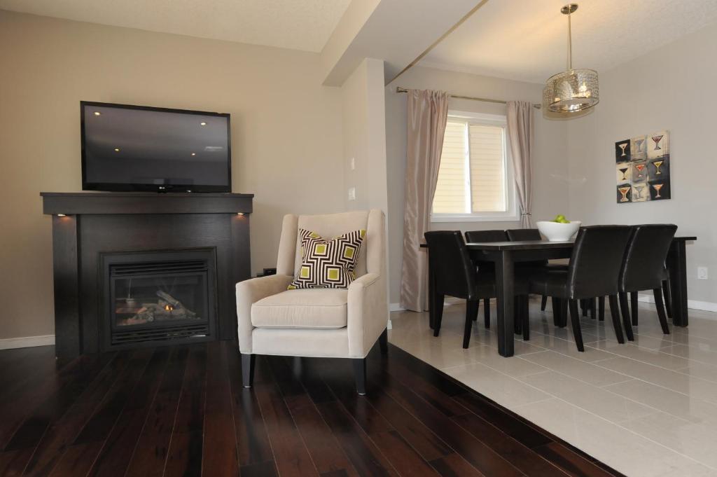Seven-Bedroom House,37354936:JPEG