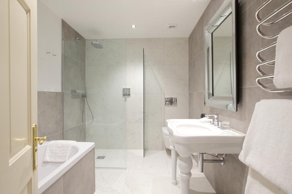 Double Room with Lake View,400485471:JPEG