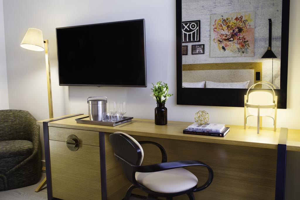Quarto Duplo com 2 Camas de Casal e Vista da Cidade