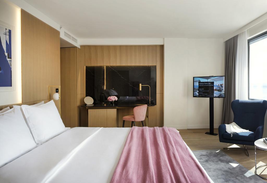 Quarto Duplo Superior com Vista Parcial do Mar