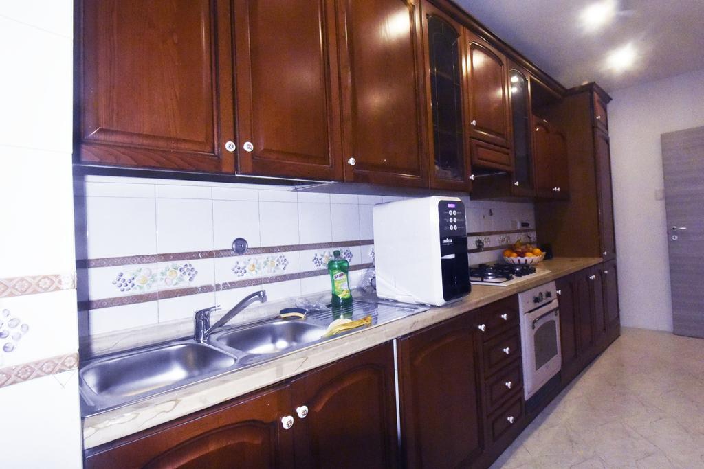 Quarto Triplo com Banheiro Privativo