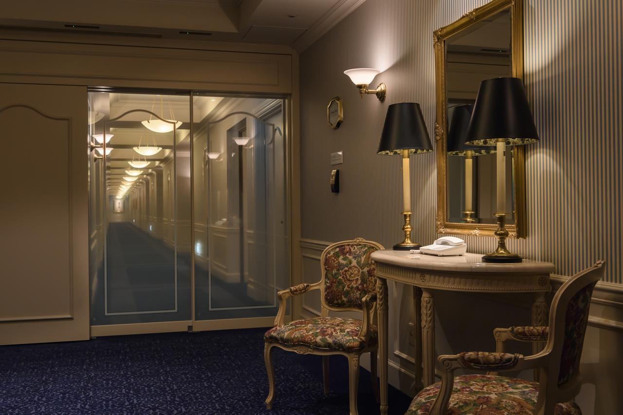 Premium Twin Room - Non-Smoking - Club Lounge Access