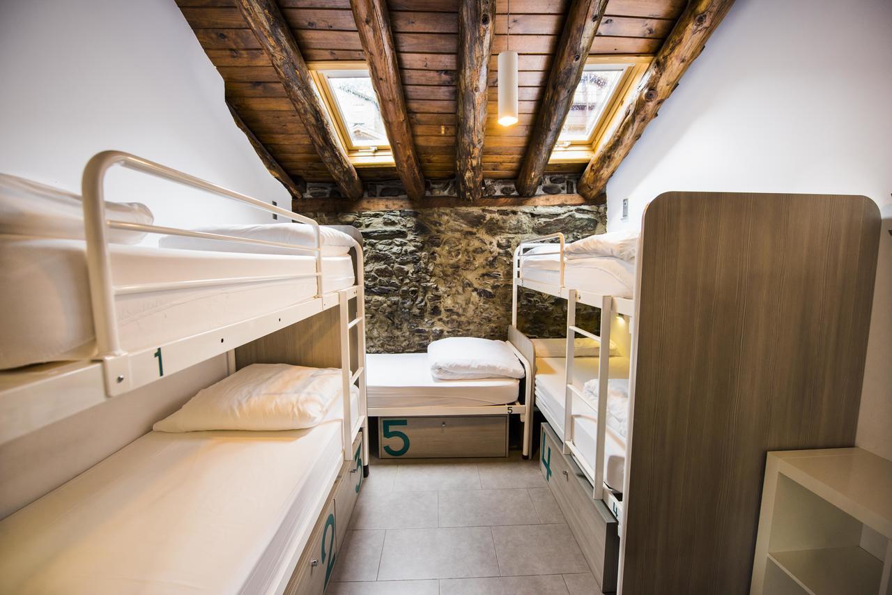 Eenpersoonsbed in een Gemengde Slaapzaal met 6 Bedden