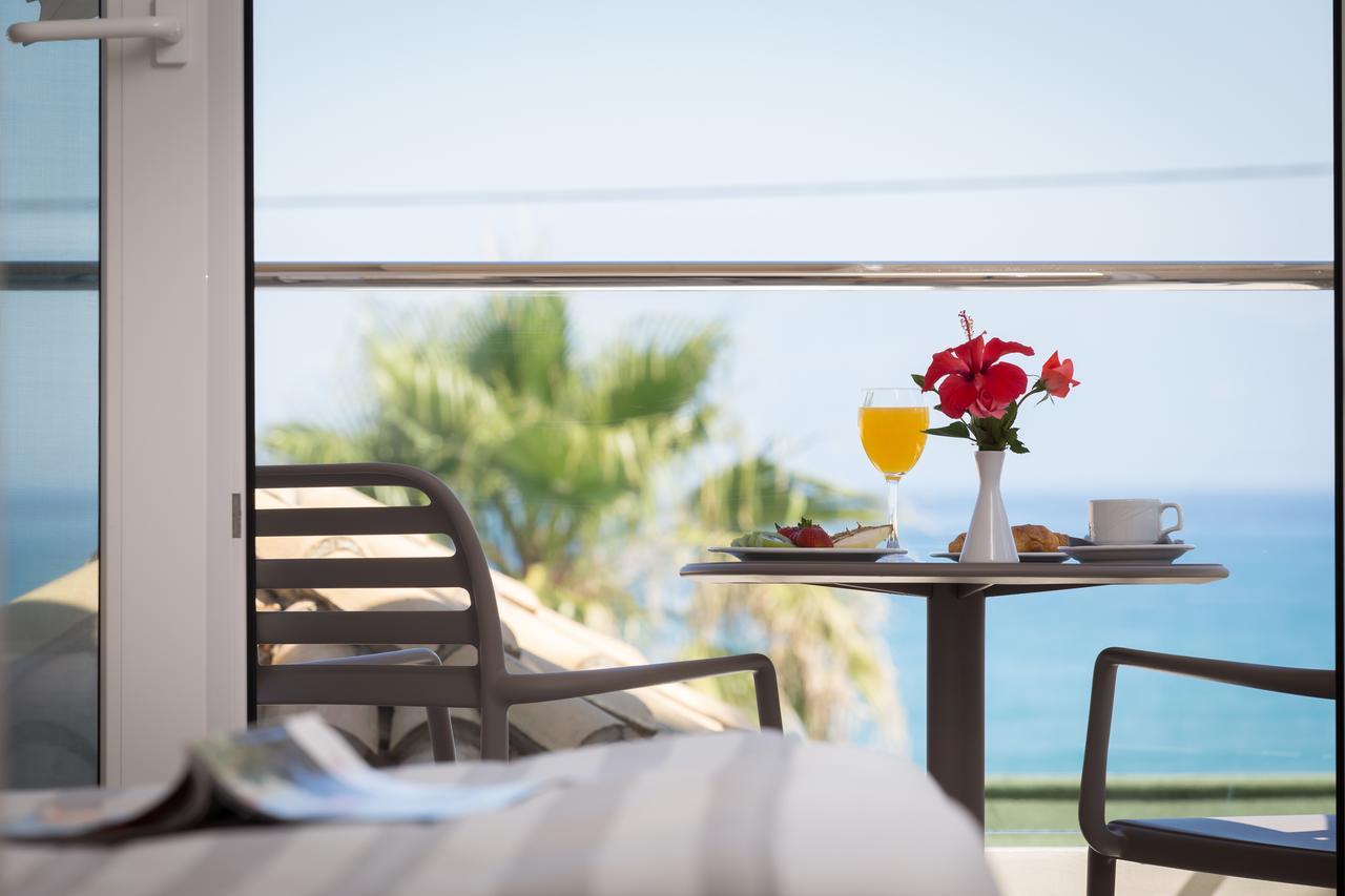 Double or Twin Room with Sea View