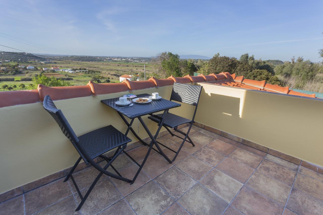 Suite mit Kingsize-Bett und Balkon