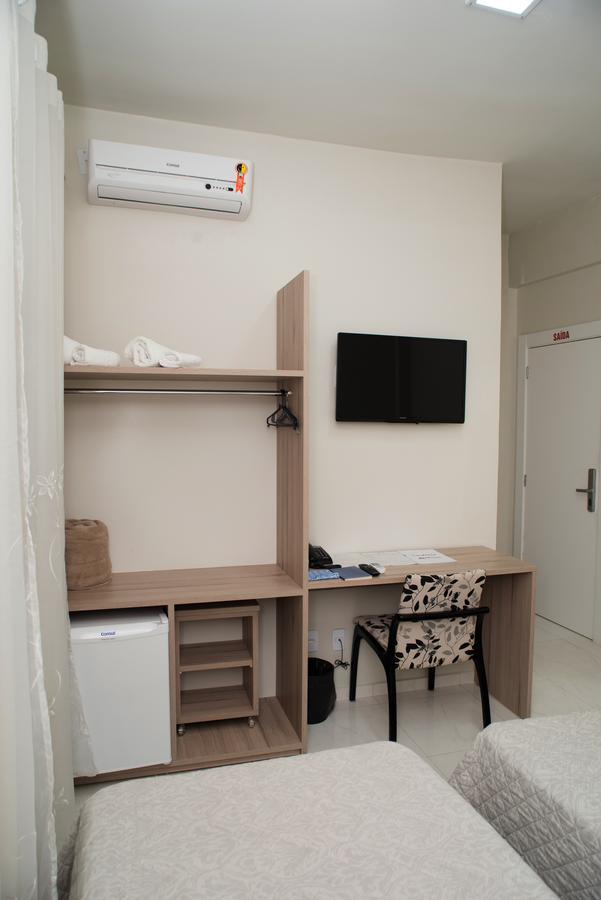 Quarto com 2 Camas de Solteiro