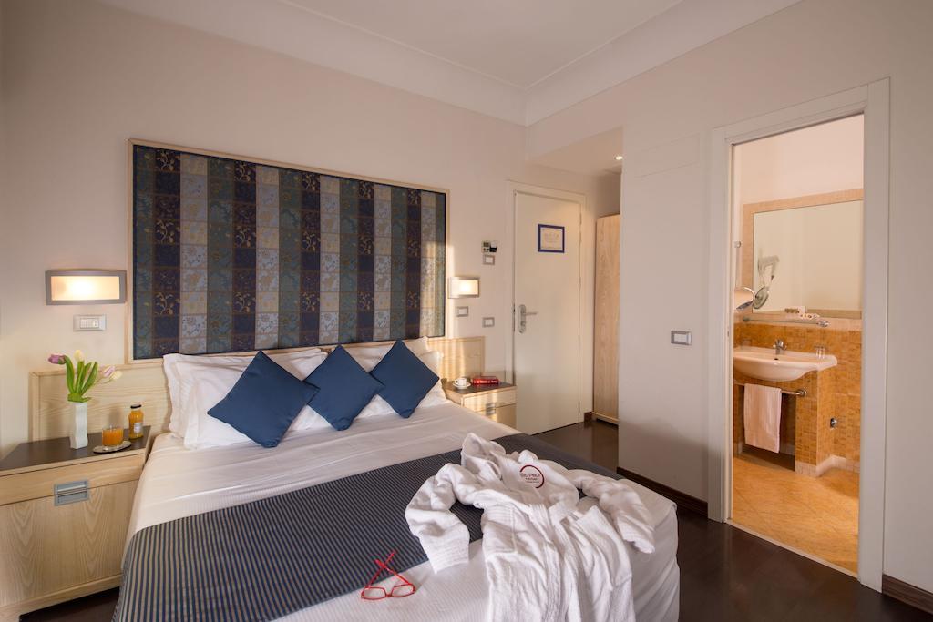 Quarto Pequeno com Cama de Casal ou 2 de Solteiro