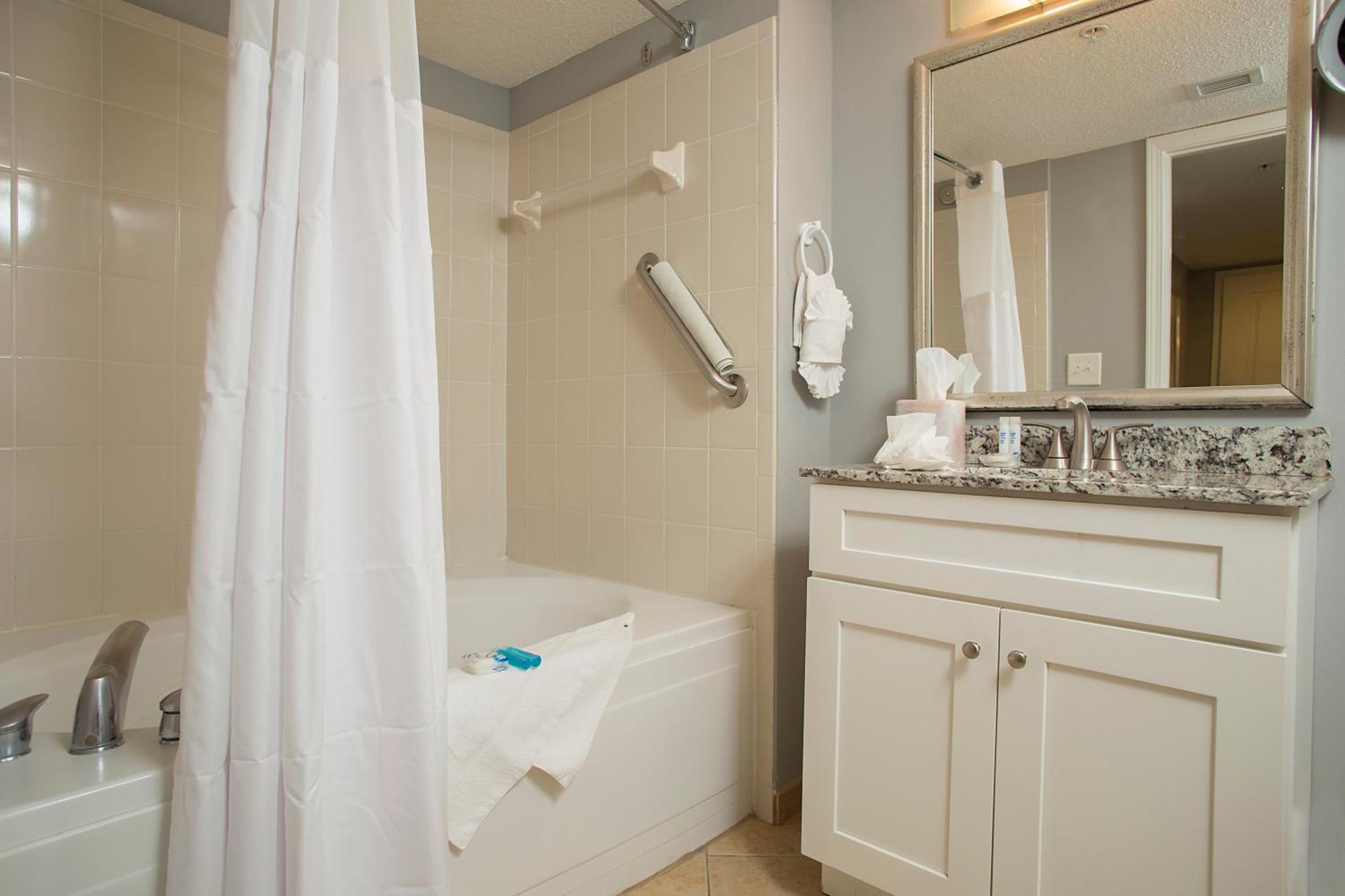 One-Bedroom Suite Ocean View Spa Bath