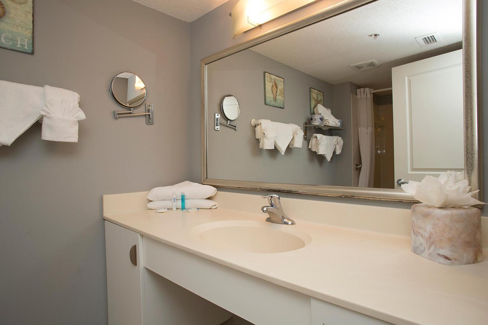 One-Bedroom Corner Suite