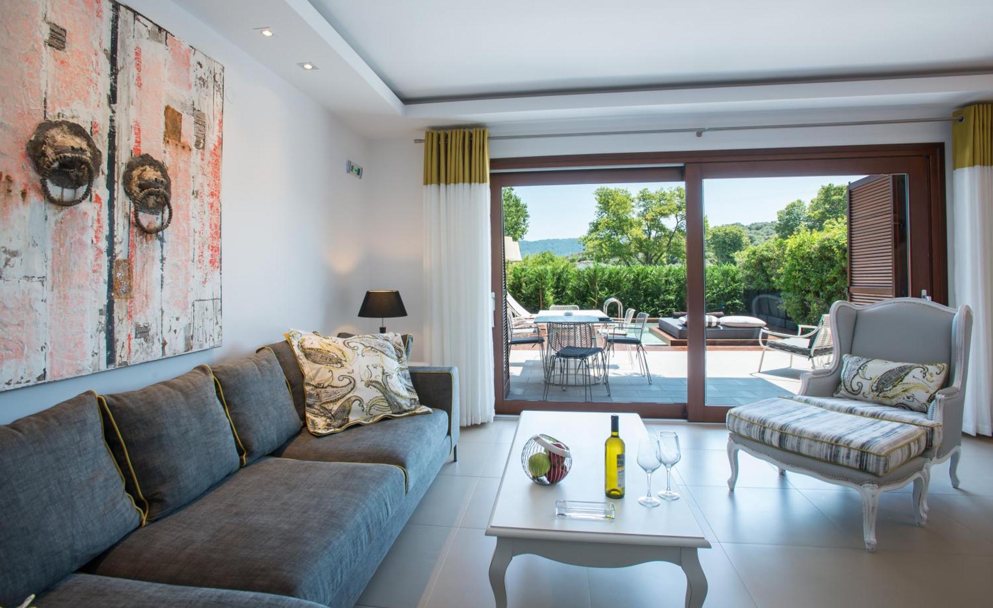 Residenz mit 2 Schlafzimmern und eigenem Pool