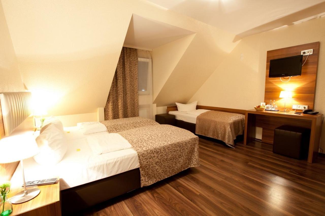 Dreibettzimmer mit eigenem Bad
